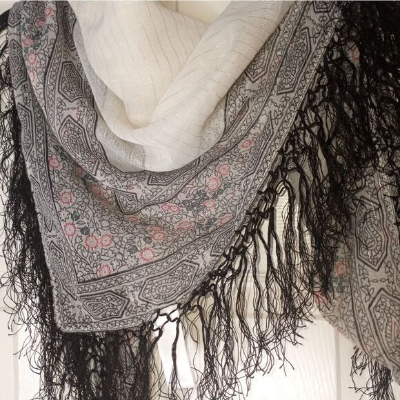 H&M White & Multiclrd FringePolyesterViscoseMetalicWomen'sSquare36×36" ShawlWrap - Picture 2 of 8